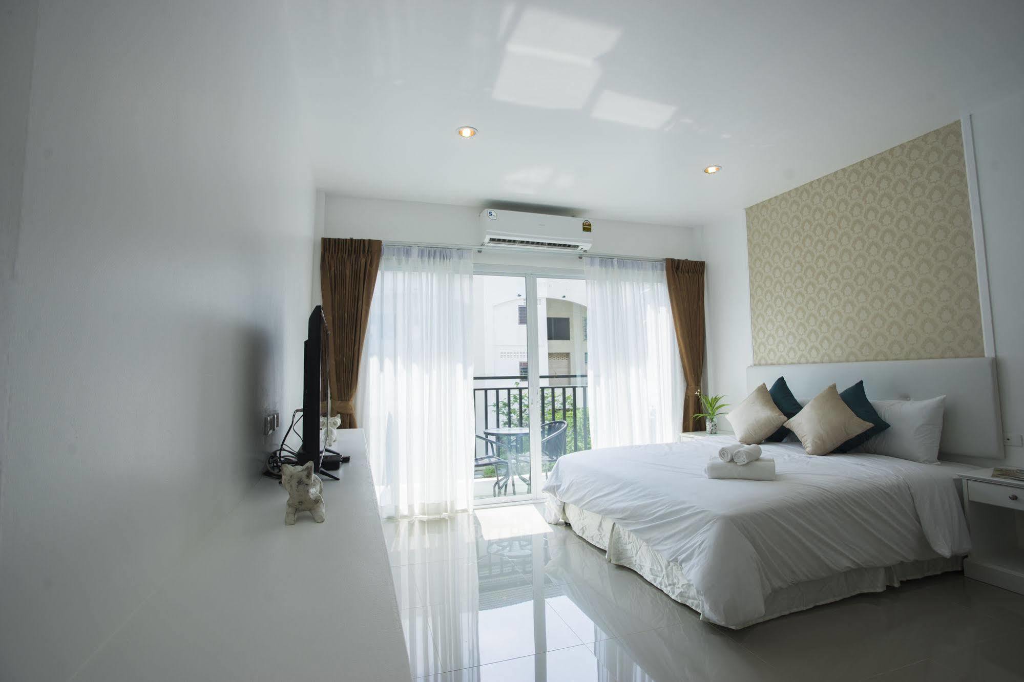 Maleewan Jomtien Hotel Bagian luar foto